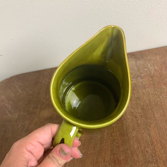 Los Angeles Pottery USA 1965 USA #22‎ 6" Pitcher Olive Green Bow Fruit Motif - Picture 6 of 8